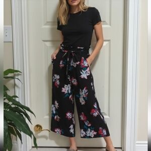 Candie's Women's Floral Wide Leg Pull-On Casual Cropped Pants Size Medium